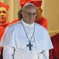Ferenc pápa egyelőre kórházban marad