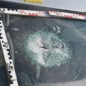 Kamera miatt törte be az autó szélvédőit