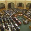 Tizenkilenc előterjesztésről szavaz a parlament