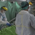 Meghalt 366 beteg, 10 105 új fertőzöttet találtak Magyarországon a hétvégén