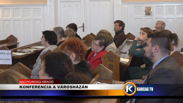 KONFERENCIA A VÁROSHÁZÁN