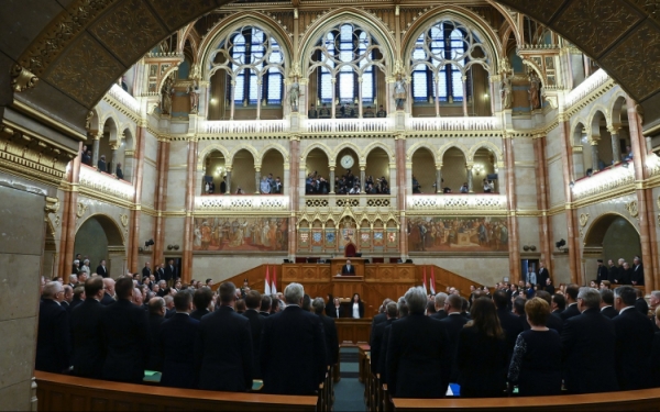 Nyolcszáz hátrányos helyzetű gyereket láttak vendégül a Parlamentben