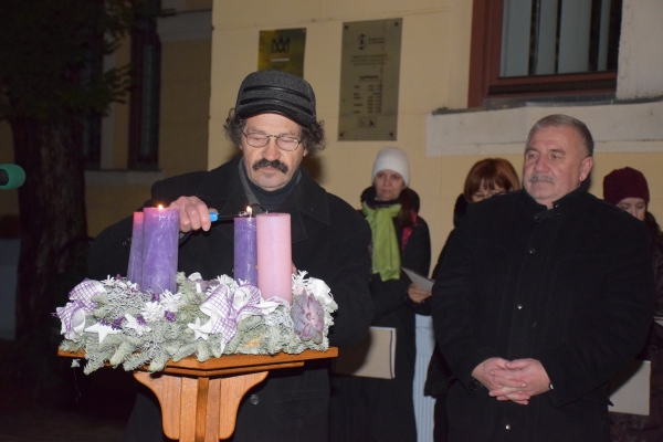 Meggyújtották a negyedik Adventi gyertyát