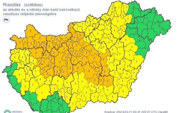 Másodfokú riasztást adott ki a meteorológiai szolgálat a viharos szél miatt kilenc vármegyére