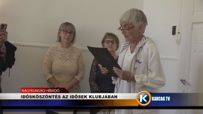 IDŐSKÖSZÖNTÉS AZ IDŐSEK KLUBJÁBAN