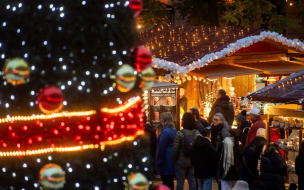 Megnyílt a Budapesti Karácsonyi Vásár és a Városháza parkban a karácsonyi élménypark