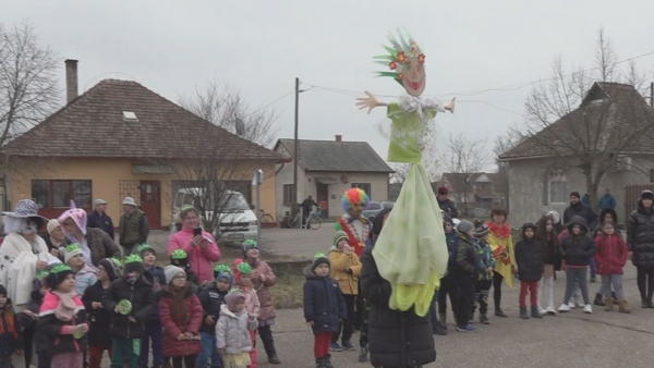 TÉLŰZŐ FELVONULÁS