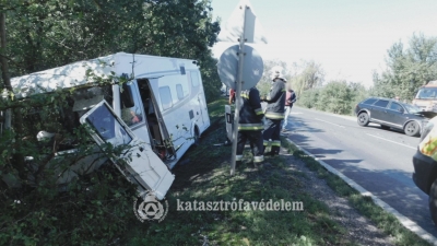 Három autó ütközött Karcagnál