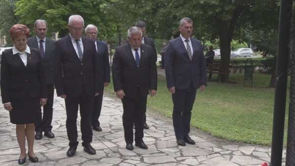 HŐSI HALOTTAKRA EMLÉKEZTEK A VÁROS VEZETŐI