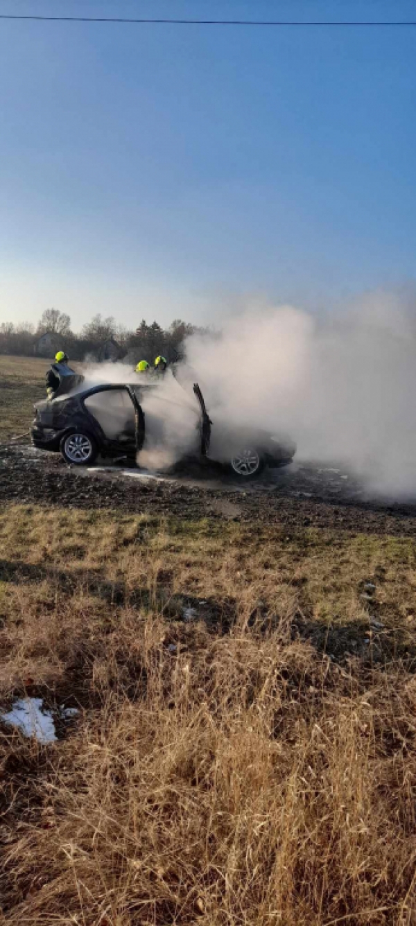 Kigyulladt egy gépkocsi Túrkevén